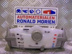 Usados Panel de control de calefacción Citroen C1 1.0 12V Precio € 25,00 Norma de margen ofrecido por Automaterialen Ronald Morien B.V.