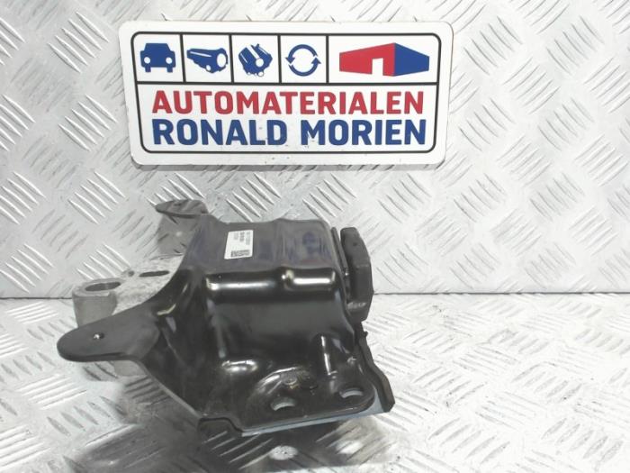 Engine mount from a Volkswagen Arteon (3HAB) 2.0 TSI 16V 4Motion 2019