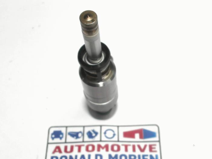 Injektor (Benzineinspritzung) van een Volkswagen Arteon (3HAB) 2.0 TSI 16V 4Motion 2019