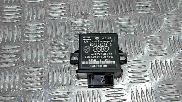 Ordenadores de iluminición de curva de un Audi A8 (D3) 4.2 V8 40V Quattro 2003