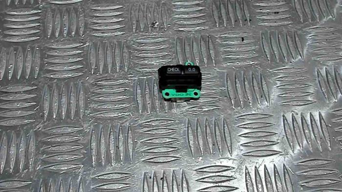 Usados Interruptor Audi A8 (D3) 4.2 V8 40V Quattro Precio € 15,00 Norma de margen ofrecido por Automaterialen Ronald Morien B.V.