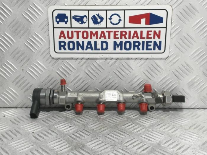 Usados Distribuidor de combustible Volkswagen Golf VII Variant (AUVV) 2.0 GTD 16V 4Motion Precio € 151,25 IVA incluido ofrecido por Automaterialen Ronald Morien B.V.