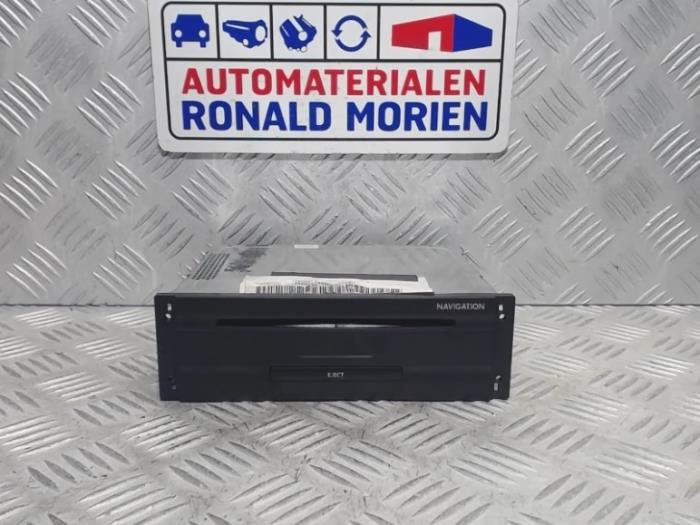 Usagé Module navigation Volkswagen Phaeton (3D) 3.0 V6 TDI 24V 4Motion Prix € 125,00 Règlement à la marge proposé par Automaterialen Ronald Morien B.V.