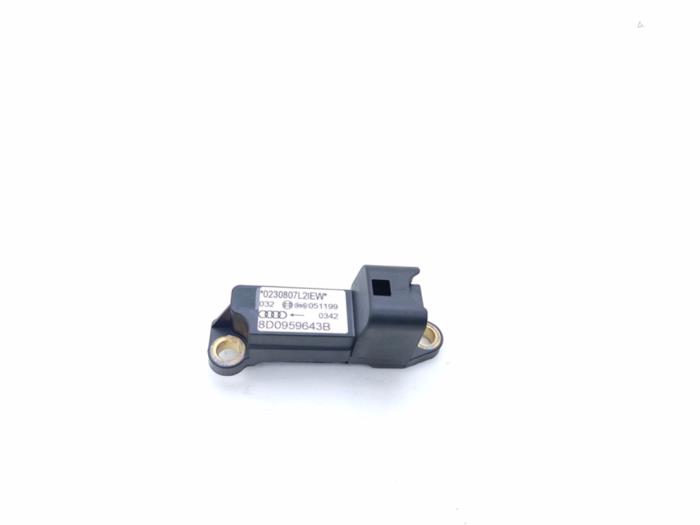 Begagnade Airbagsensor Audi A4 Avant (B5) 1.9 TDI Pris € 25,00 Marginaltabell erbjuds av Automaterialen Ronald Morien B.V.