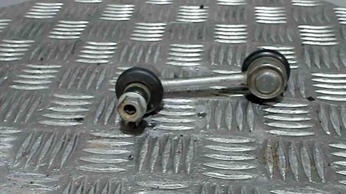 Rear anti-roll bar from a Volkswagen Touran (1T3) 2.0 TDI 16V 140 2012