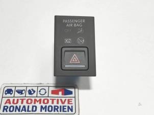 Used Airbag indicator light Volkswagen Golf VII (AUA) 1.6 TDI BlueMotion 16V Price € 14,99 Inclusive VAT offered by Automaterialen Ronald Morien B.V.
