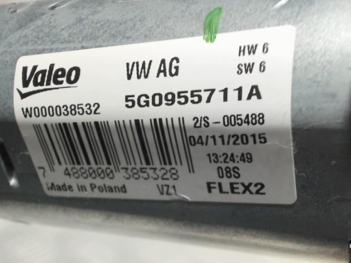 Rear wiper motor from a Volkswagen Golf VII (AUA) 1.6 TDI BlueMotion 16V 2016