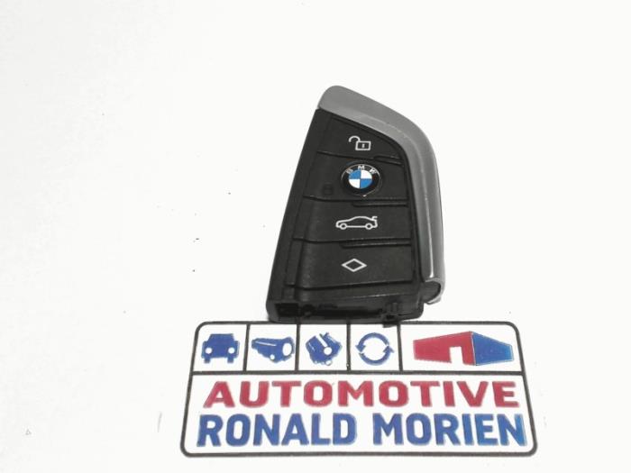 Używane Klucz BMW 5 serie Touring (G31) 523d 2.0 TwinPower Turbo 16V Cena € 85,00 Z VAT oferowane przez Automaterialen Ronald Morien B.V.