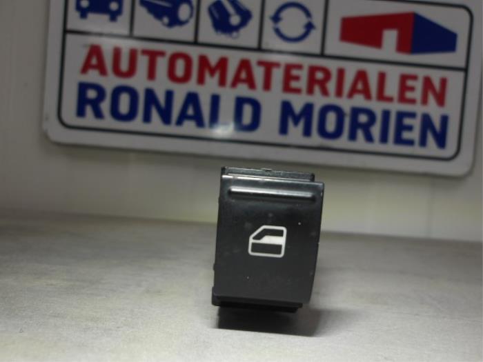 Usados Interruptor de ventanilla eléctrica Seat Leon (1P1) 1.6 TDI 16V 105 Precio € 5,00 Norma de margen ofrecido por Automaterialen Ronald Morien B.V.