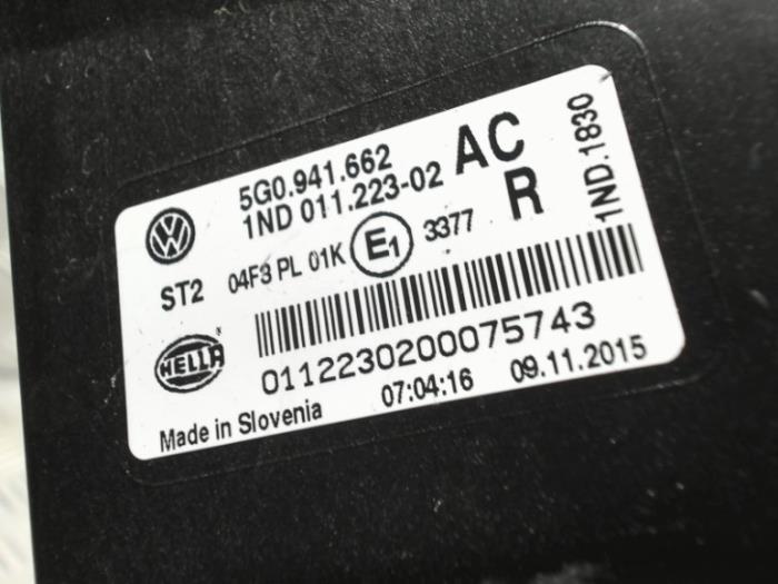 Feu antibrouillard avant droit d'un Volkswagen Golf VII (AUA) 1.6 TDI BlueMotion 16V 2016