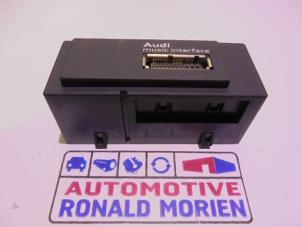 Używane Zlacze AUX/USB Audi A3 Sportback (8VA/8VF) 2.0 TDI 16V Cena € 14,99 Z VAT oferowane przez Automaterialen Ronald Morien B.V.
