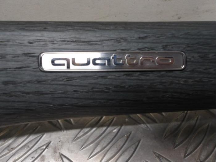 Embellecedore para tablero de instrumentos de un Audi A4 Avant (B9) 2.0 TDI 16V 2016