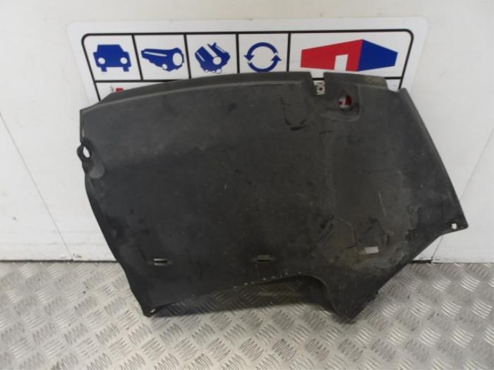 Begagnade Hasplåt Audi A4 Avant (B9) 2.0 TDI 16V Pris € 14,99 Inklusive moms erbjuds av Automaterialen Ronald Morien B.V.