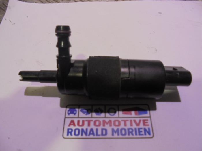 Używane Pompa spryskiwacza reflektorów Audi RS 5 (8T3) RS5 4.2 V8 32V Cena € 10,00 Procedura marży oferowane przez Automaterialen Ronald Morien B.V.