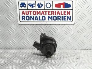 Używane Dodatkowa pompa wodna Volkswagen Golf VII (AUA) 1.6 TDI BlueMotion 16V Cena € 30,00 Z VAT oferowane przez Automaterialen Ronald Morien B.V.