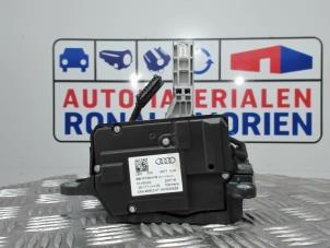 Używane Dzwignia zmiany biegów Audi A5 (F53/F5P) 2.0 40 TFSI Mild Hybrid 16V Cena € 103,31 Procedura marży oferowane przez Automaterialen Ronald Morien B.V.