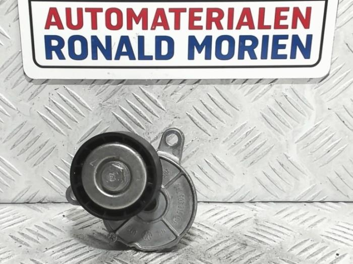 Usados Rodillo tensor correa múltiple Volkswagen Golf VII (AUA) 1.6 TDI BlueMotion 16V Precio € 25,00 IVA incluido ofrecido por Automaterialen Ronald Morien B.V.