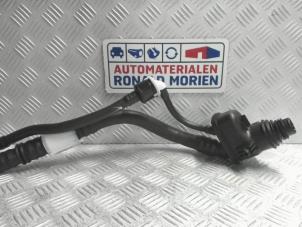 Nuevos Tubo de llenado del depósito de adblue Volkswagen Golf VIII Variant (GC5) 2.0 TDI BlueMotion 16V Precio € 75,00 IVA incluido ofrecido por Automaterialen Ronald Morien B.V.
