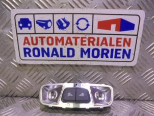 Usagé Eclairage intérieur arrière Audi Q3 (8UB/8UG) 2.0 16V TFSI 211 Quattro Prix € 25,00 Prix TTC proposé par Automaterialen Ronald Morien B.V.