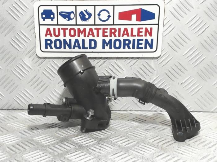 Neue AGR Rohr Mercedes A (177.0) 1.5 A-160d Preis € 75,00 Mit Mehrwertsteuer angeboten von Automaterialen Ronald Morien B.V.