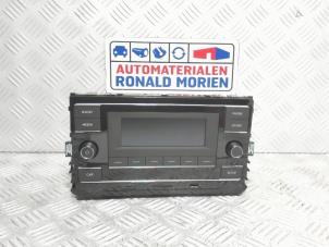 Używane Radio Volkswagen Transporter/Caravelle T6 2.0 TDI DRF Cena € 235,01 Z VAT oferowane przez Automaterialen Ronald Morien B.V.