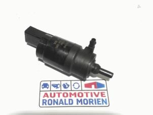 Used Windscreen washer pump Volkswagen Transporter/Caravelle T6 2.0 TDI Price € 7,50 Inclusive VAT offered by Automaterialen Ronald Morien B.V.