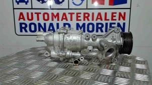 Usados Bomba de agua Mercedes C (W205) C-300 2.0 Turbo 16V Precio € 75,00 Norma de margen ofrecido por Automaterialen Ronald Morien B.V.