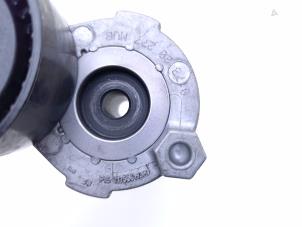 Spanrolle multiriem van een Renault Captur I (2R) 1.2 TCE 16V EDC 2021