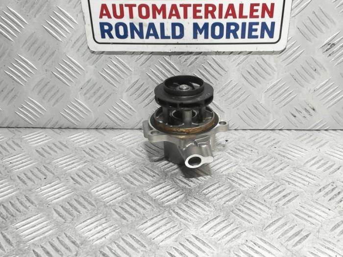 Water pump from a Volkswagen Transporter/Caravelle T6 2.0 TDI 150 2021