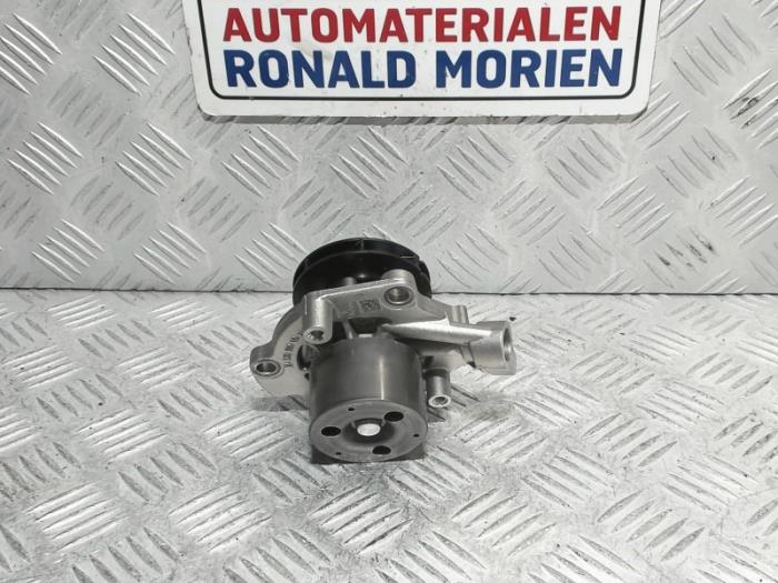 Water pump from a Volkswagen Transporter/Caravelle T6 2.0 TDI 150 2021
