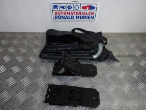 Used Tool set Audi Q3 (8UB/8UG) 2.0 16V TFSI 211 Quattro Price € 25,00 Inclusive VAT offered by Automaterialen Ronald Morien B.V.