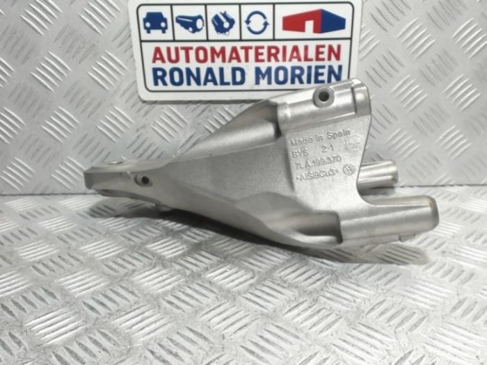 Used Engine mount Volkswagen Transporter T6 2.0 TDI 150 Price € 30,25 Inclusive VAT offered by Automaterialen Ronald Morien B.V.