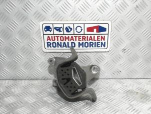 New Gearbox mount Volkswagen Transporter/Caravelle T6 2.0 TDI 150 Price € 30,00 Inclusive VAT offered by Automaterialen Ronald Morien B.V.
