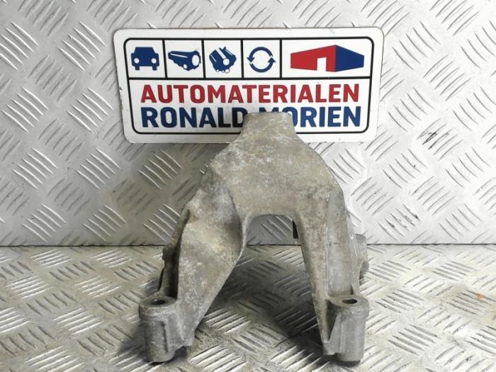 Used Engine mount Audi A7 Price € 30,00 Inclusive VAT offered by Automaterialen Ronald Morien B.V.
