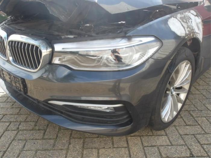 Zderzak przedni z BMW 5 serie Touring (G31) 523d 2.0 TwinPower Turbo 16V 2018