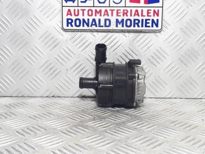 Pompe à eau supplémentaire d'un Volkswagen Golf VIII (CD1) 1.4 GTE 16V 2021