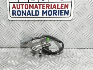 Nuevos Inyector Adblue Mercedes A (177.0) 1.5 A-160d Precio € 95,00 IVA incluido ofrecido por Automaterialen Ronald Morien B.V.