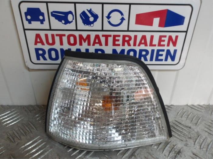 Indicator, left from a BMW 3 serie Compact (E36/5) 316i 1998
