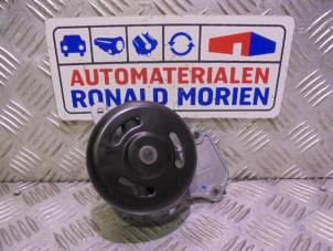 New Water pump Renault Twingo III (AH) 1.0 SCe 65 12V Price € 30,00 Inclusive VAT offered by Automaterialen Ronald Morien B.V.