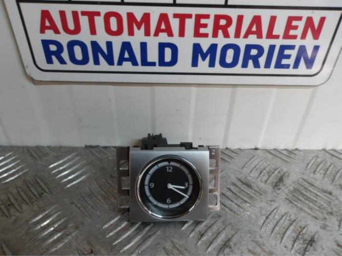 Begagnade Klocka Volkswagen CC (358) 2.0 TSI 16V Pris € 34,99 Inklusive moms erbjuds av Automaterialen Ronald Morien B.V.