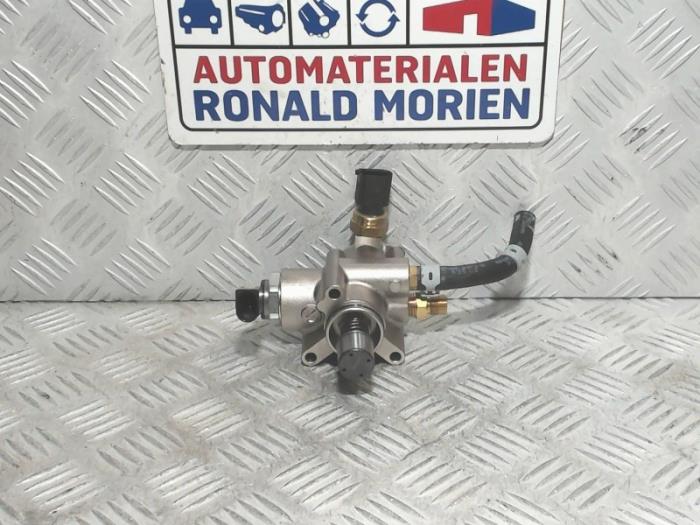 Mechanical fuel pump from a Volkswagen Golf 2011
