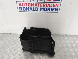 Usados Caja de batería Mercedes B (W246,242) 1.6 B-200 BlueEFFICIENCY Turbo 16V Precio € 29,00 Norma de margen ofrecido por Automaterialen Ronald Morien B.V.