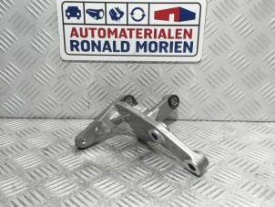 New Gearbox mount Volkswagen Crafter (SY) 2.0 TDI 4Motion Price € 9,99 Inclusive VAT offered by Automaterialen Ronald Morien B.V.