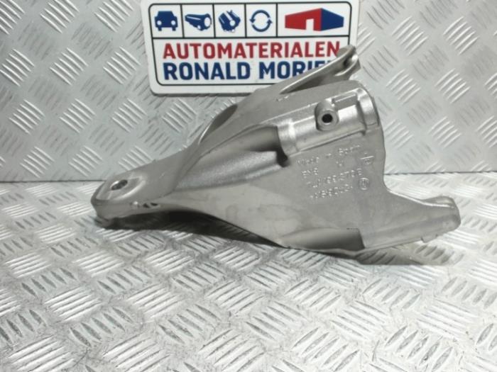 Used Engine mount Volkswagen Transporter/Caravelle T6 2.0 TDI 204 Price € 59,00 Inclusive VAT offered by Automaterialen Ronald Morien B.V.