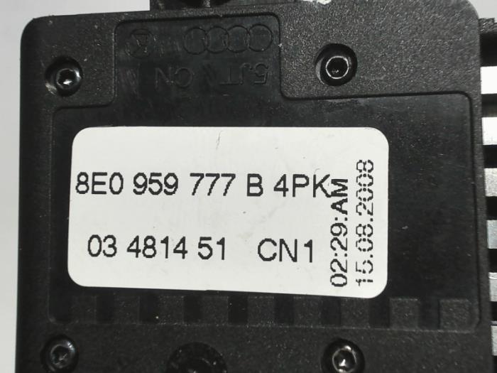 Interruptor de ajuste de asiento de un Audi A4 Avant (B8) 1.8 TFSI 16V 2009