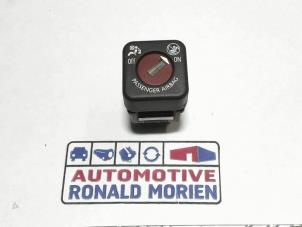 Used Airbag switch Peugeot 108 1.0 12V Price € 10,00 Margin scheme offered by Automaterialen Ronald Morien B.V.