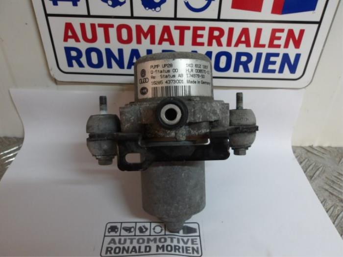 Begagnade Boosterpump Seat Ateca (5FPX) 1.0 TSI 12V Pris € 42,35 Inklusive moms erbjuds av Automaterialen Ronald Morien B.V.
