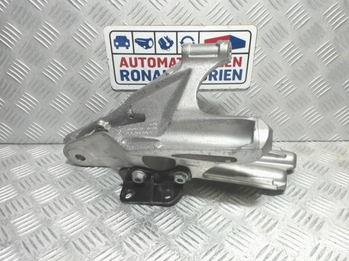Engine mount from a Volkswagen Transporter/Caravelle T6 2.0 TDI 204 4Motion 2021