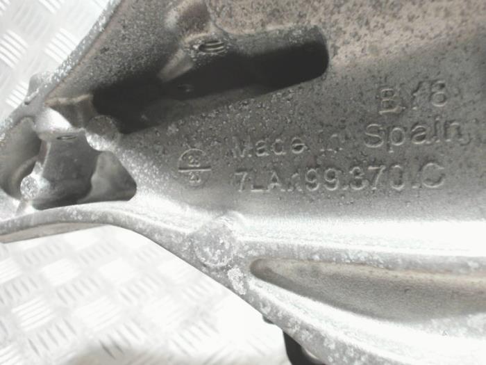 Engine mount from a Volkswagen Transporter/Caravelle T6 2.0 TDI 204 4Motion 2021