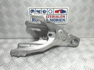 Engine mount from a Volkswagen Transporter/Caravelle T6 2.0 TDI 204 4Motion 2021